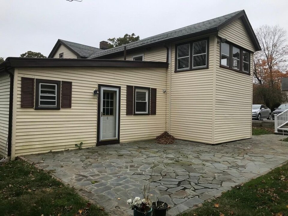 2192 Waterbury Rd in Cheshire, CT - Building Photo