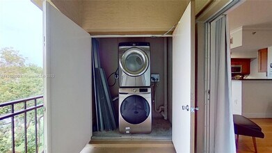 11631 SW 2nd St, Unit 304 in Pembroke Pines, FL - Building Photo - Building Photo