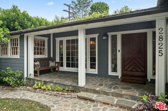 2825 Haddington Dr in Los Angeles, CA - Building Photo - Building Photo