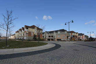 2-196 Legends Way in Markham, ON - Building Photo - Building Photo