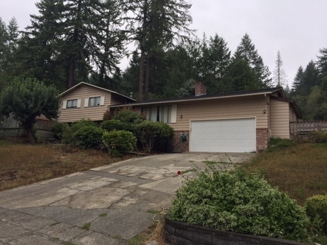 property at 1129 SE Evergreen Dr