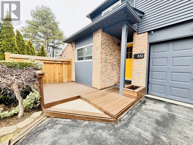 812 Sweetwater Crescent in Mississauga, ON - Building Photo - Building Photo