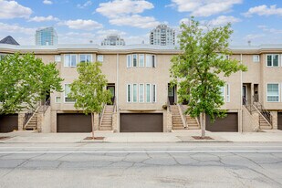 1124 14 Av SW in Calgary, AB - Building Photo