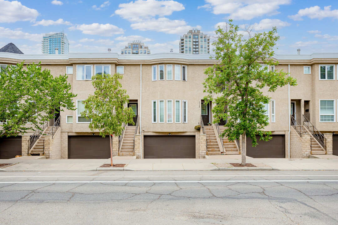 1124 14 Av SW in Calgary, AB - Building Photo