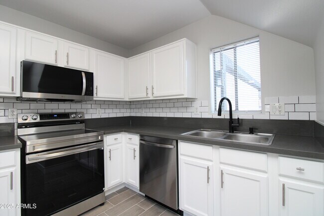 2153 W Morten Ave in Phoenix, AZ - Building Photo - Building Photo
