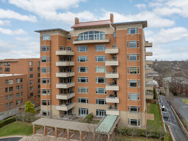 The Residence at 800 South Hanley Apartments