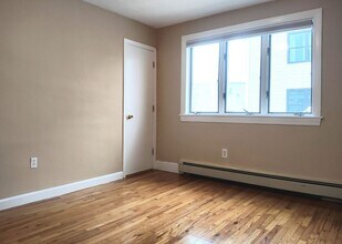 8 Whyte St, Unit 1 in Medford, MA - Building Photo - Building Photo