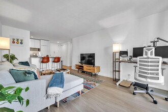 70 W 37th St in New York, NY - Building Photo - Building Photo