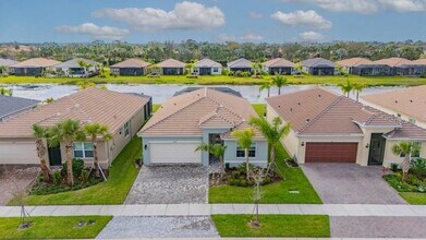4943 Sienna Isles Ave in Wimauma, FL - Building Photo - Building Photo