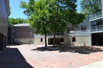 Elder Square Apartments in Boulder, CO - Foto de edificio - Building Photo