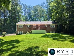 12040 Lucks Ln in Midlothian, VA - Foto de edificio - Building Photo