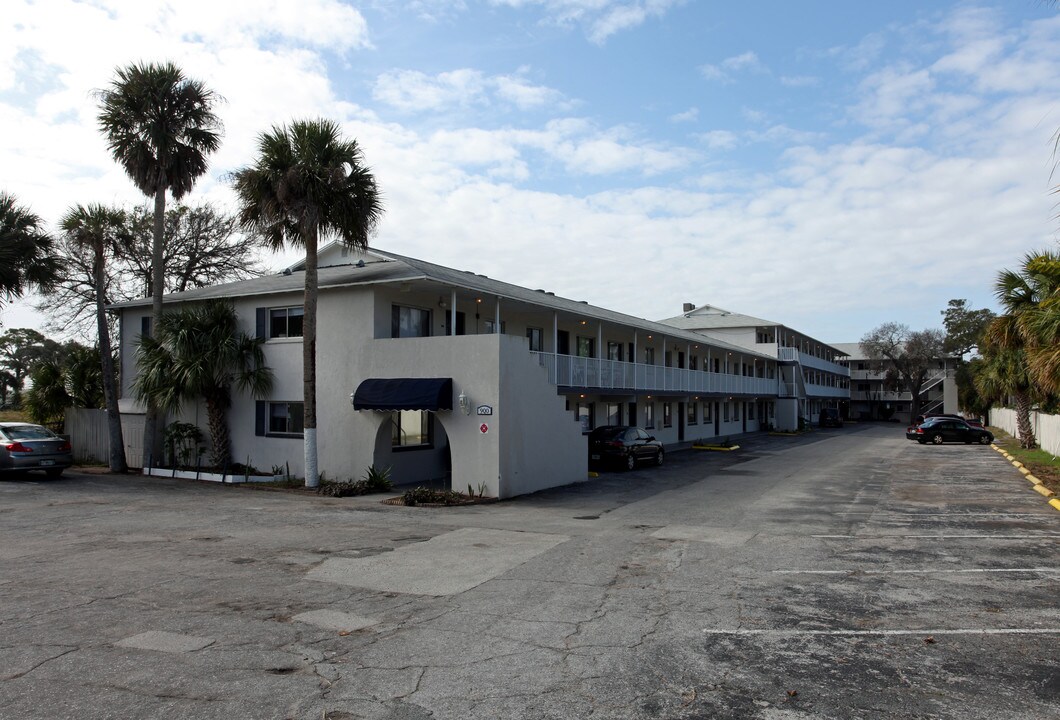 Newport Condominiums in Daytona Beach, FL - Foto de edificio