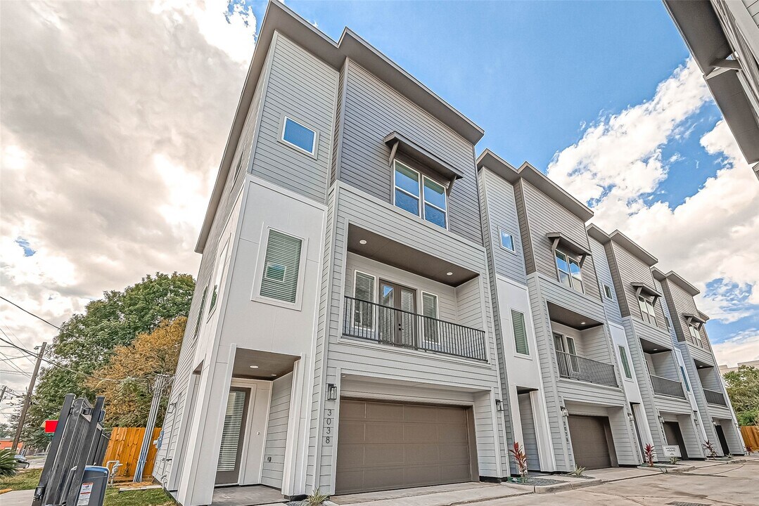 3038 Live Oak St in Houston, TX - Building Photo