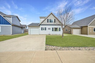 290 240th Ave in Spirit Lake, IA - Building Photo