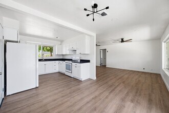 2558 N 40th St in Phoenix, AZ - Building Photo - Building Photo