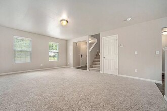 1043 Kennybrook Ln in Howell, MI - Building Photo - Building Photo