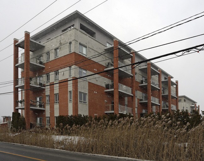 991 Champagne in Laval, QC - Building Photo - Primary Photo