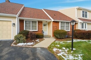 193 The Meadows in Enfield, CT - Building Photo