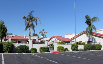 Por Of Fountain Shadows in Glendale, AZ - Building Photo - Building Photo