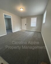 408 S Thompson St in Shelby, NC - Building Photo - Building Photo