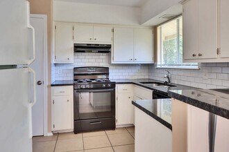 8701 Clarewood Dr in Austin, TX - Building Photo - Building Photo