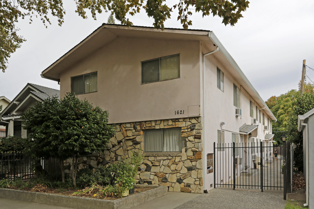 1621 U St in Sacramento, CA - Foto de edificio