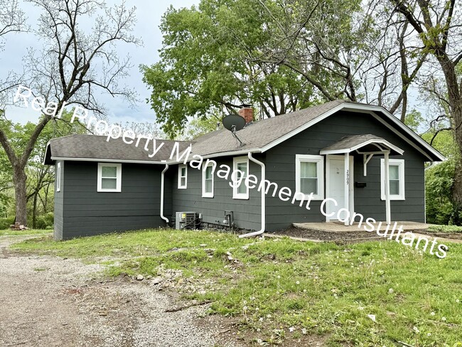 property at 2909 E 77th Terrace