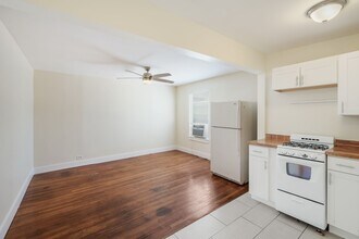 614 E Dewey Pl in San Antonio, TX - Building Photo - Building Photo