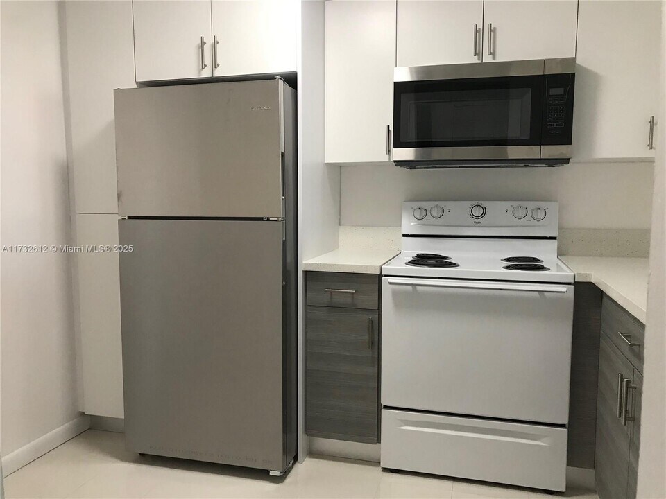 11235 SW 88th St, Unit 207E in Miami, FL - Foto de edificio