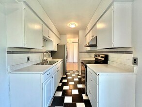 6910 Hart Ln in Austin, TX - Building Photo - Building Photo