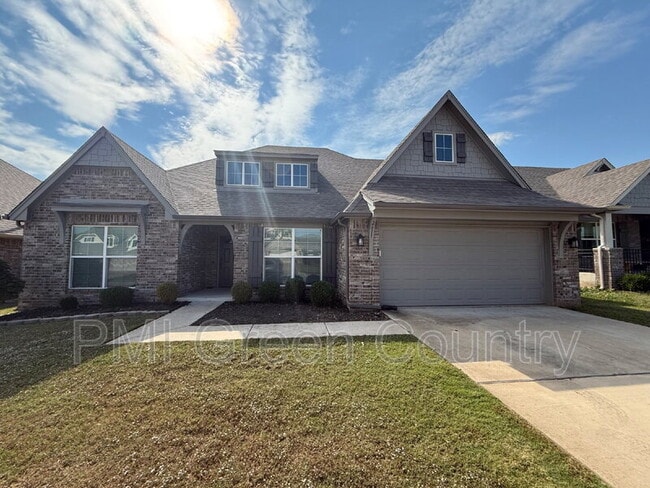 property at 2611 W Baton Rouge Pl