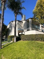 1002 Vía Zapata in Riverside, CA - Building Photo