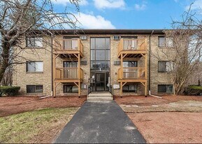 2 Lancelot Ct, Unit 4 in Salem, NH - Building Photo