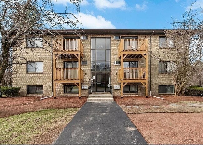 2 Lancelot Ct, Unit 4