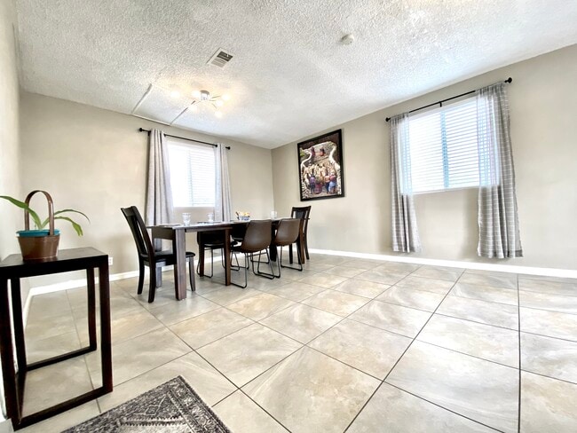 400 Daffodil Dr, Unit 400 in Henderson, NV - Building Photo - Building Photo