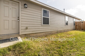8140 Nube Medina in San Antonio, TX - Building Photo - Building Photo