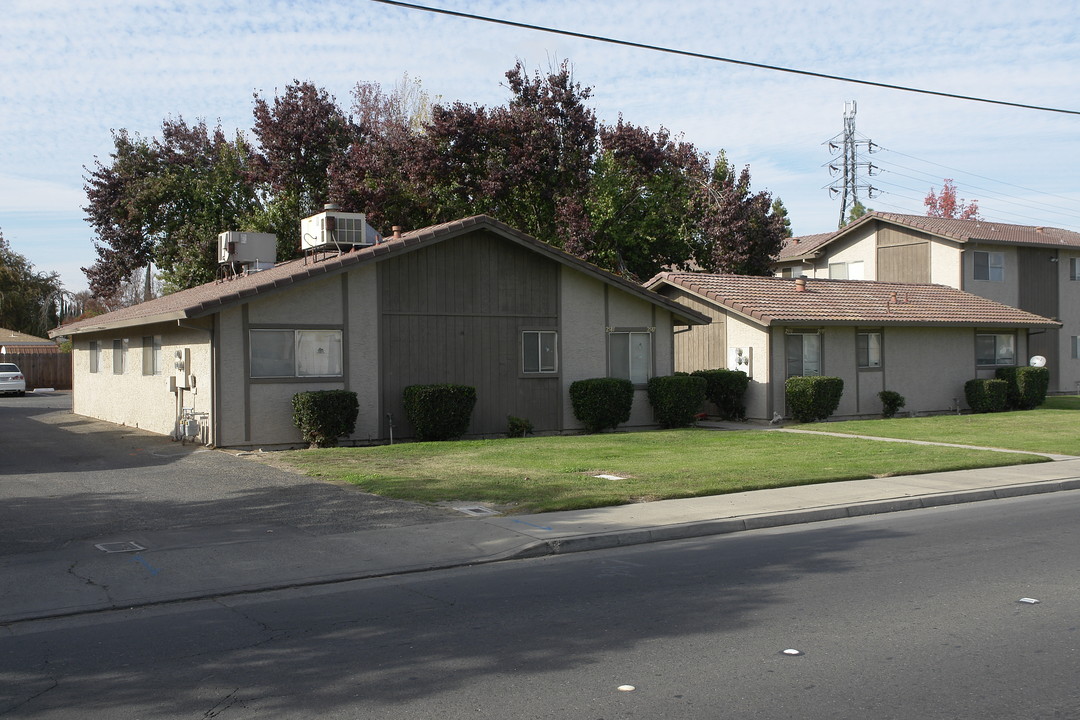 2581-2591 N Winton Way in Atwater, CA - Foto de edificio