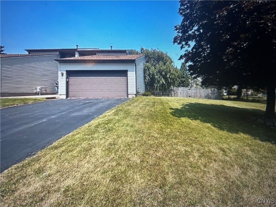 116 Lookout Cir in Syracuse, NY - Building Photo