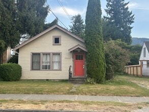 39047 SE Beta St in Snoqualmie, WA - Building Photo - Building Photo