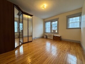 208 Fuller St, Unit 3 in Brookline, MA - Foto de edificio - Building Photo