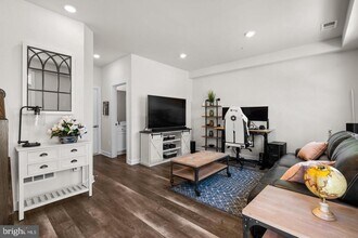 12998 Hattontown Square in Herndon, VA - Building Photo - Building Photo