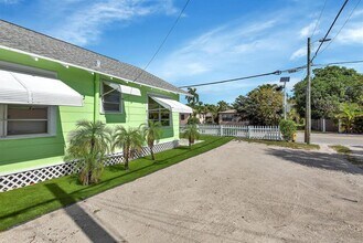 713 10th Ave N in Lake Worth Beach, FL - Building Photo - Building Photo