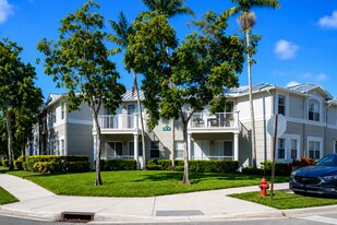 1016 Shoma Dr, Unit 2 in Royal Palm Beach, FL - Building Photo