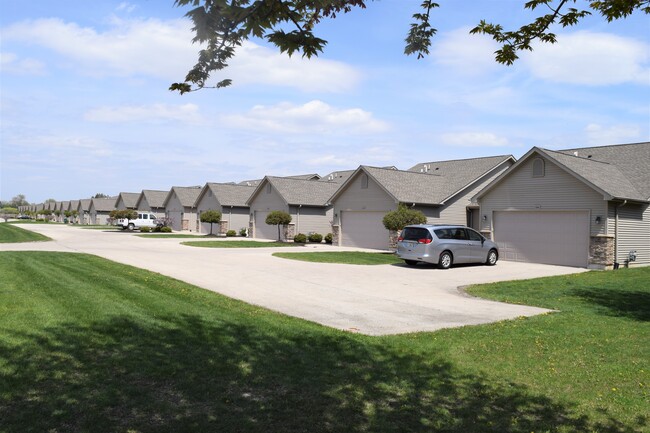 Camden Crossing in Sycamore, IL - Building Photo - Building Photo