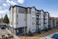 213 Mountain St in Cochrane, AB - Building Photo - Building Photo