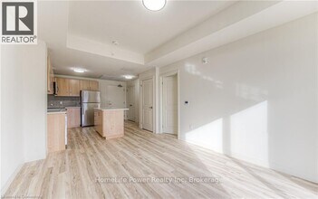 301-301 Westmount Rd W in Kitchener, ON - Building Photo - Building Photo