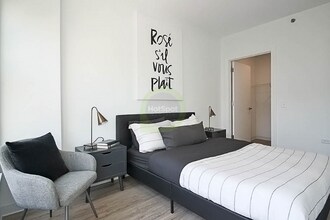 818 W Van Buren St in Chicago, IL - Building Photo - Building Photo