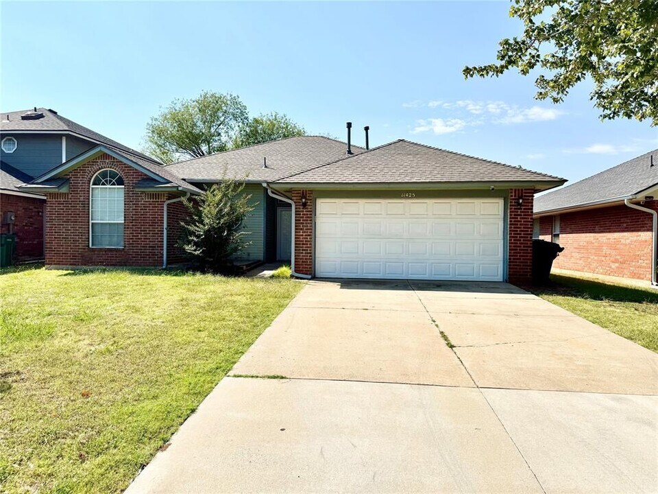 11425 Wallace Ave in Oklahoma City, OK - Building Photo