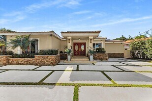 1700 Cleveland Rd in Miami Beach, FL - Building Photo