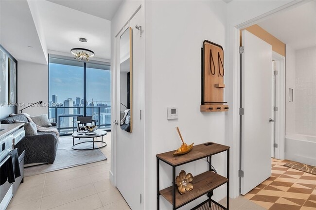 601 NE 1st Ave in Miami, FL - Building Photo - Building Photo